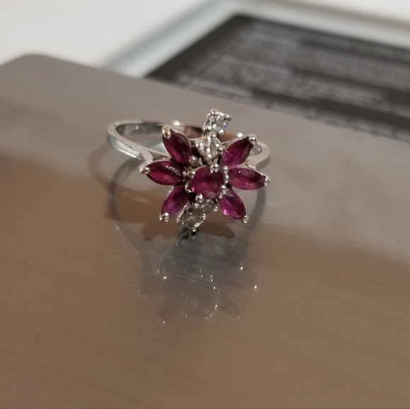 Vintage Famor 14K White Gold Ruby and Diamond Flower Ring, Size 6 - Picture 4 of 10